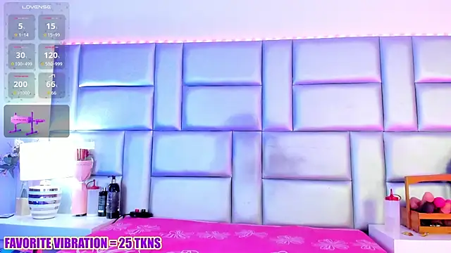 LovelyNickii online show from April 18, 2026, 7:07 pm