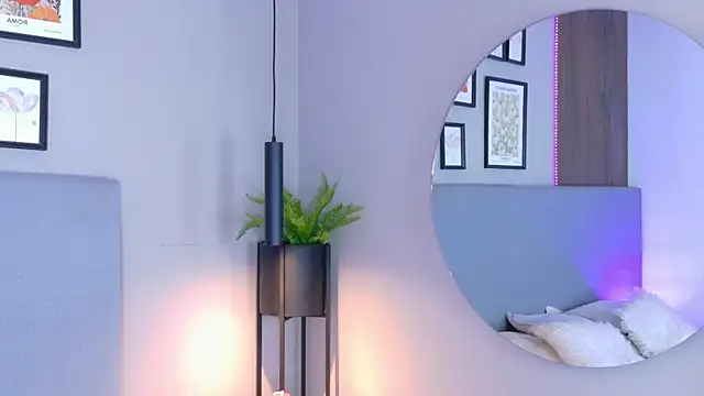 AlynAllen online show from November 19, 2025, 7:25 pm