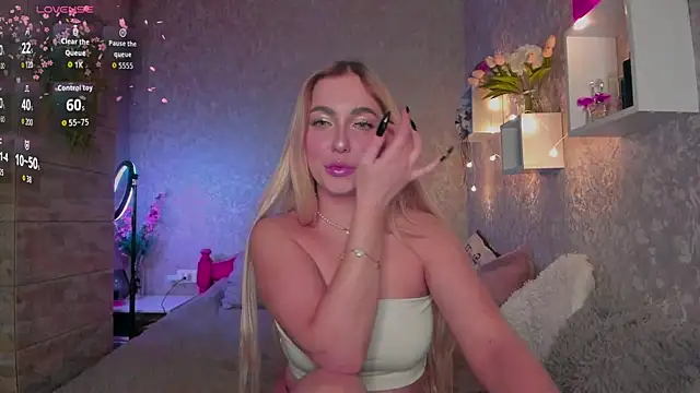 Snapshot of Mika_Rayy chatting on November 25, 2025, 8:20 pm Mika Rayy online show from November 25, 2025, 8:20 pm