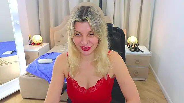 Snapshot of M_I_A_M_I_A chatting on March 3, 2026, 11:06 am M I A M I A online show from March 3, 2026, 11:06 am