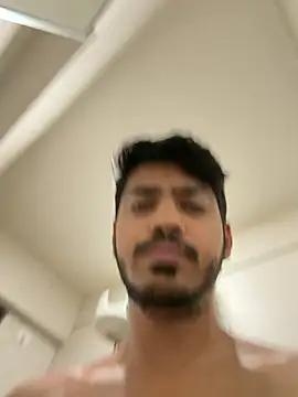 cute modell online show from December 3, 2025, 4:57 am