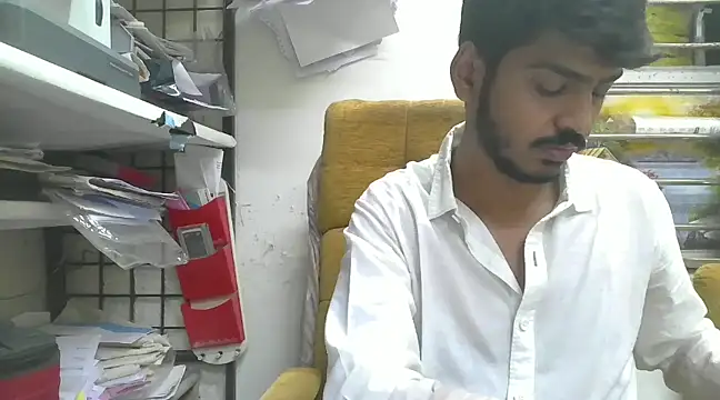 cute modell online show from February 8, 2025, 12:28 pm