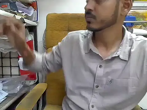 cute modell online show from September 13, 2025, 12:38 pm