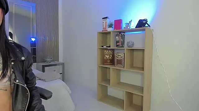 CleeoAdams  online show from September 19, 2025, 4:16 am