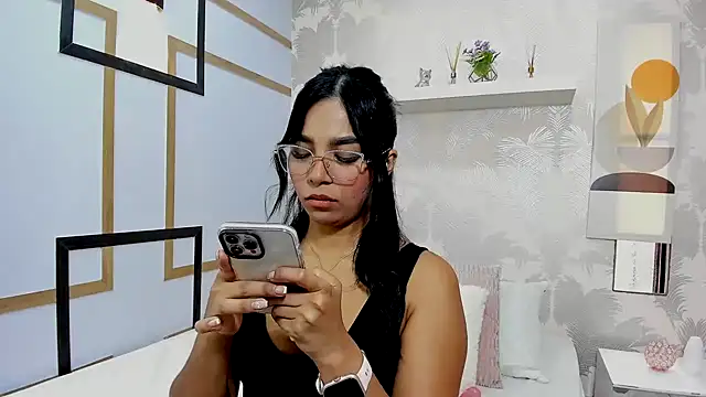 Snapshot of CharlotteGraay chatting on October 6, 2025, 7:58 pm CharlotteGraay online show from October 6, 2025, 7:58 pm