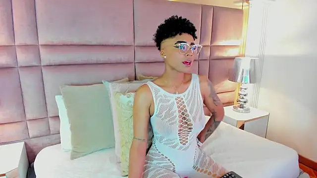 LuciaWallace online show from September 27, 2025, 3:34 am