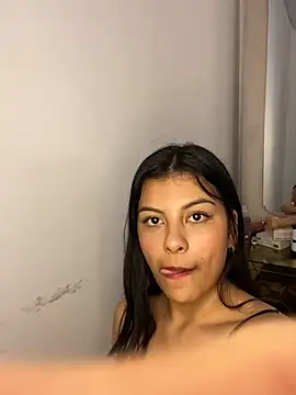 Salmaportman69 online show from March 15, 2025, 4:13 am