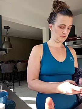 cumtomama online show from September 29, 2025, 9:27 am