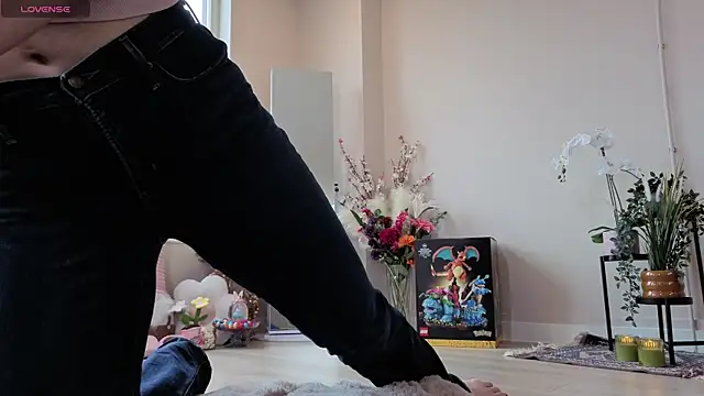 cumtomama online show from April 2, 2026, 10:33 am