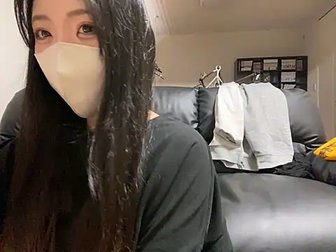 Snapshot of yazawa_oO chatting on June 27, 2026, 11:33 pm yazawa oO online show from June 27, 2026, 11:33 pm