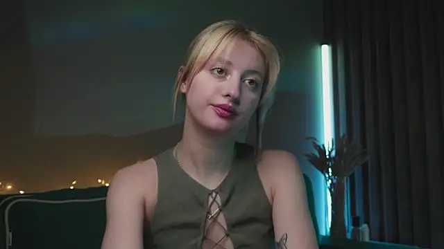 Snapshot of milasmiu chatting on February 18, 2025, 10:14 pm milasmiu online show from February 18, 2025, 10:14 pm