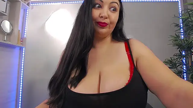 Snapshot of BustyEva_ chatting on November 24, 2025, 4:23 am BustyEva online show from November 24, 2025, 4:23 am