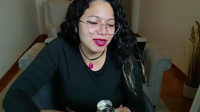Snapshot of SelenaBlumX chatting on September 9, 2025, 8:29 pm SelenaBlumX online show from September 9, 2025, 8:29 pm