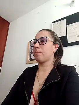 Snapshot of CHARLOTTE_1711 chatting on January 22, 2025, 4:44 pm CHARLOTTE 1711 online show from January 22, 2025, 4:44 pm