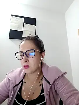 Snapshot of CHARLOTTE_1711 chatting on February 22, 2025, 3:12 am CHARLOTTE 1711 online show from February 22, 2025, 3:12 am