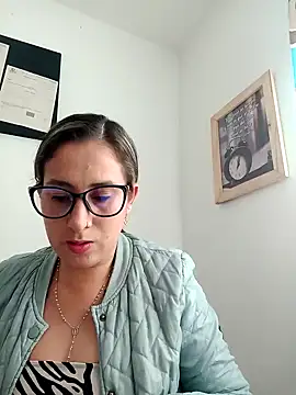 Snapshot of CHARLOTTE_1711 chatting on January 30, 2025, 9:47 pm CHARLOTTE 1711 online show from January 30, 2025, 9:47 pm