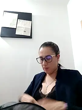 Snapshot of CHARLOTTE_1711 chatting on January 29, 2025, 11:35 pm CHARLOTTE 1711 online show from January 29, 2025, 11:35 pm