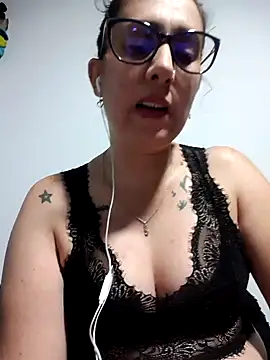 Snapshot of CHARLOTTE_1711 chatting on November 4, 2025, 3:54 am CHARLOTTE 1711 online show from November 4, 2025, 3:54 am