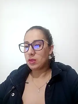 Snapshot of CHARLOTTE_1711 chatting on February 15, 2025, 3:20 am CHARLOTTE 1711 online show from February 15, 2025, 3:20 am