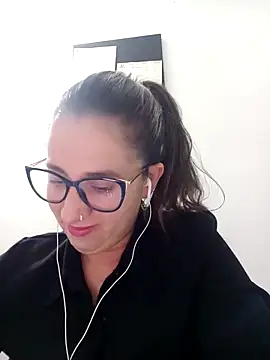 Snapshot of CHARLOTTE_1711 chatting on March 19, 2025, 2:05 am CHARLOTTE 1711 online show from March 19, 2025, 2:05 am