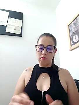 Snapshot of CHARLOTTE_1711 chatting on February 10, 2025, 12:19 am CHARLOTTE 1711 online show from February 10, 2025, 12:19 am