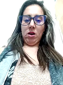 Snapshot of CHARLOTTE_1711 chatting on March 13, 2025, 4:16 am CHARLOTTE 1711 online show from March 13, 2025, 4:16 am
