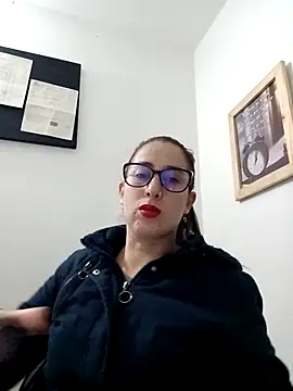 Snapshot of CHARLOTTE_1711 chatting on March 4, 2025, 11:43 pm CHARLOTTE 1711 online show from March 4, 2025, 11:43 pm