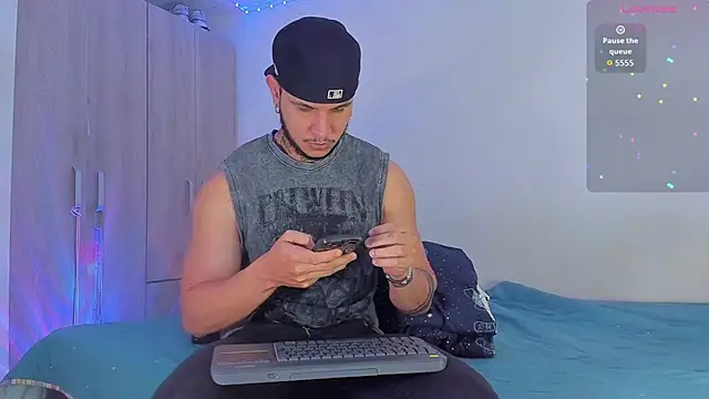 austinoficial online show from November 20, 2025, 7:47 pm