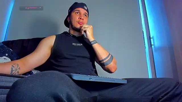 Snapshot of austinoficial chatting on July 26, 2026, 11:11 pm austinoficial online show from July 26, 2026, 11:11 pm