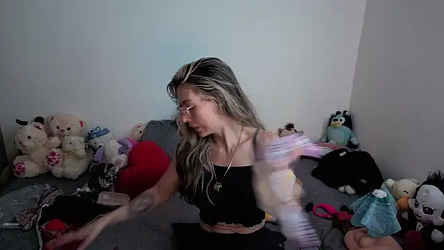 Snapshot of Princezzlove3 chatting on February 19, 2026, 12:35 pm Princezzlove3 online show from February 19, 2026, 12:35 pm