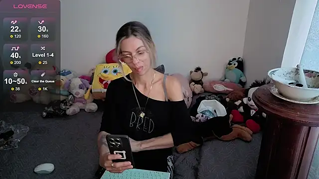 Snapshot of Princezzlove3 chatting on February 18, 2026, 12:23 pm Princezzlove3 online show from February 18, 2026, 12:23 pm