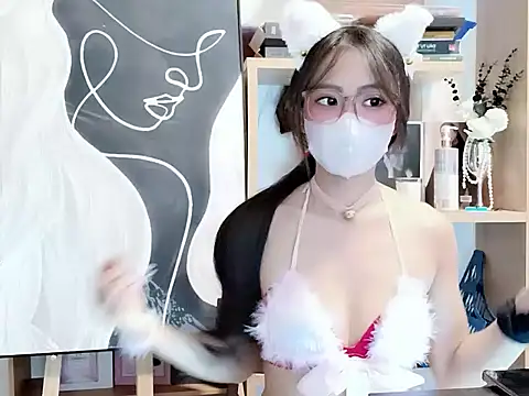 Lush-Office online show from November 20, 2025, 7:31 am