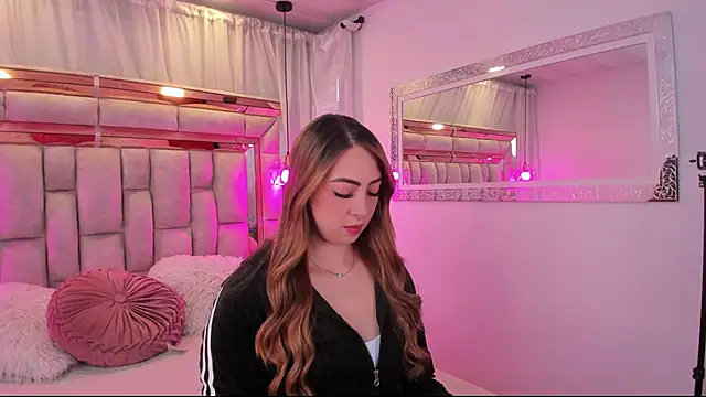 Katalina Evans online show from November 17, 2025, 11:14 am