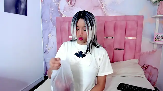 Snapshot of BrigitteRoy_ chatting on February 15, 2026, 3:07 am BrigitteRoy online show from February 15, 2026, 3:07 am