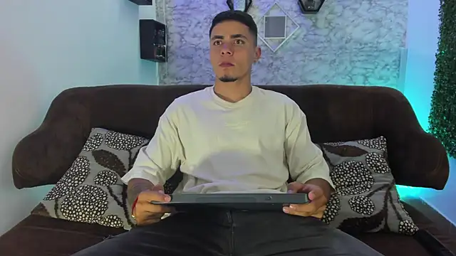 Thomass conor online show from November 18, 2025, 6:00 pm