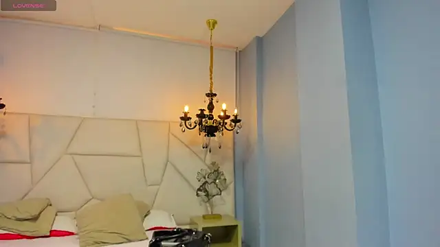 Snapshot of Aitana_Hilton_ chatting on November 24, 2025, 11:43 am Aitana Hilton online show from November 24, 2025, 11:43 am