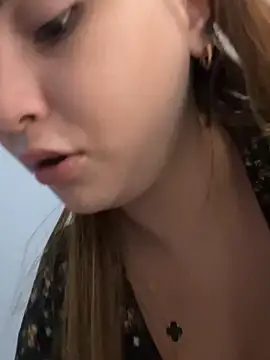 Snapshot of Aitana_Hilton_ chatting on October 29, 2025, 11:42 am Aitana Hilton online show from October 29, 2025, 11:42 am