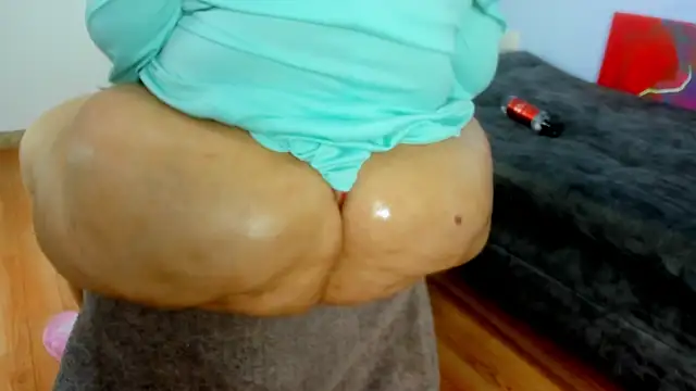 Snapshot of Charlotte_curvy_ chatting on March 8, 2025, 2:12 am Charlotte curvy online show from March 8, 2025, 2:12 am