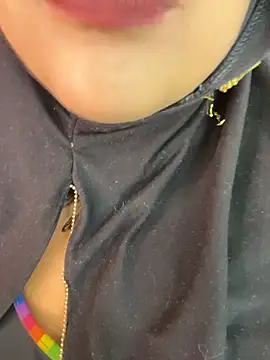 Snapshot of zahra_Jalid chatting on December 17, 2025, 11:10 pm zahra Jalid online show from December 17, 2025, 11:10 pm