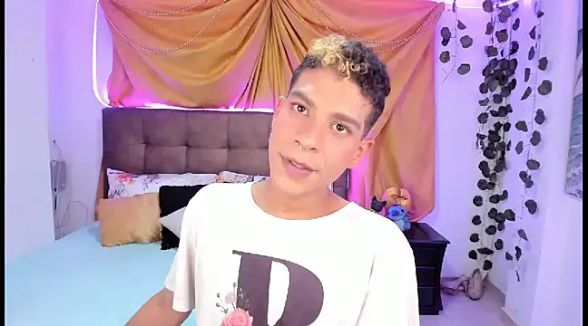 Snapshot of Ethan_Boyy chatting on March 3, 2025, 11:14 pm Ethan Boyy online show from March 3, 2025, 11:14 pm