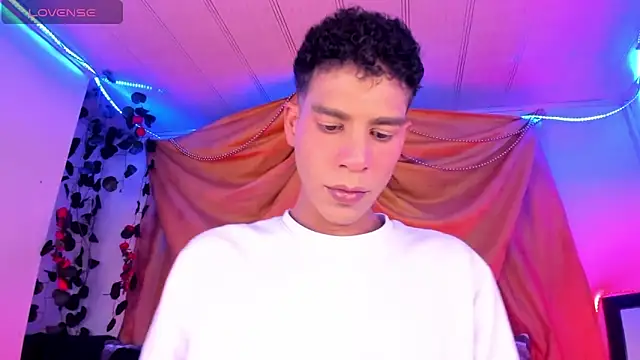 Ethan Boyy online show from December 19, 2025, 2:26 am