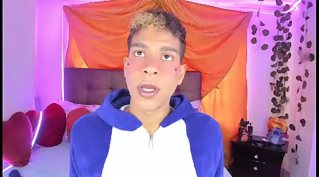 Snapshot of Ethan_Boyy chatting on March 17, 2025, 7:04 pm Ethan Boyy online show from March 17, 2025, 7:04 pm
