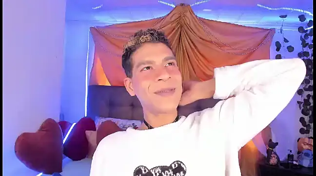 Snapshot of Ethan_Boyy chatting on March 18, 2025, 8:16 pm Ethan Boyy online show from March 18, 2025, 8:16 pm