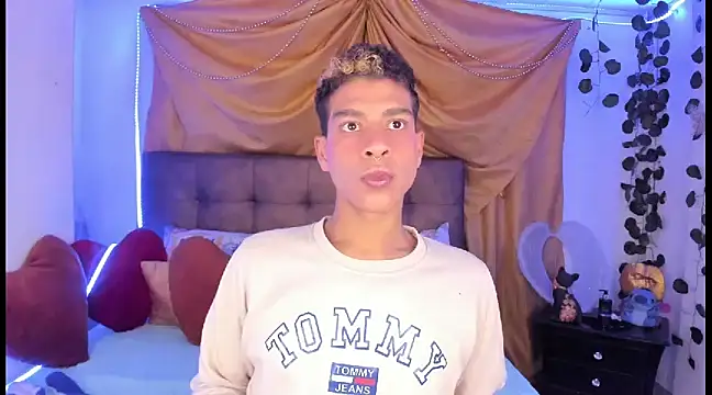 Snapshot of Ethan_Boyy chatting on March 19, 2025, 3:09 am Ethan Boyy online show from March 19, 2025, 3:09 am