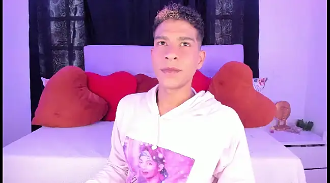 Snapshot of Ethan_Boyy chatting on February 26, 2025, 3:43 pm Ethan Boyy online show from February 26, 2025, 3:43 pm