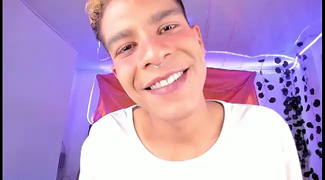 Snapshot of Ethan_Boyy chatting on March 2, 2025, 8:35 pm Ethan Boyy online show from March 2, 2025, 8:35 pm