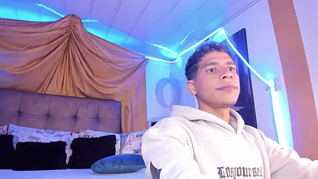 Snapshot of Ethan_Boyy chatting on September 22, 2025, 11:22 pm Ethan Boyy online show from September 22, 2025, 11:22 pm