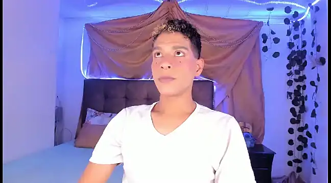 Snapshot of Ethan_Boyy chatting on March 8, 2025, 12:55 am Ethan Boyy online show from March 8, 2025, 12:55 am