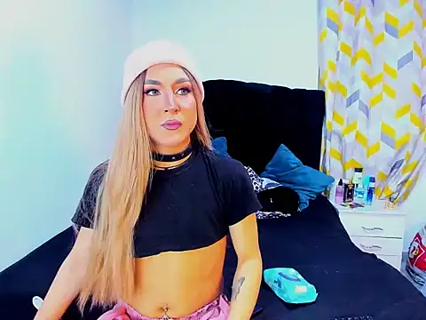 Georgina Giio online show from December 1, 2025, 1:06 am