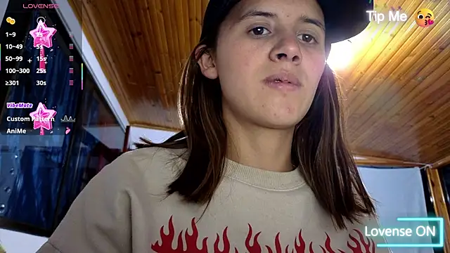 Snapshot of SexLaura_ chatting on January 28, 2025, 11:17 pm SexLaura online show from January 28, 2025, 11:17 pm